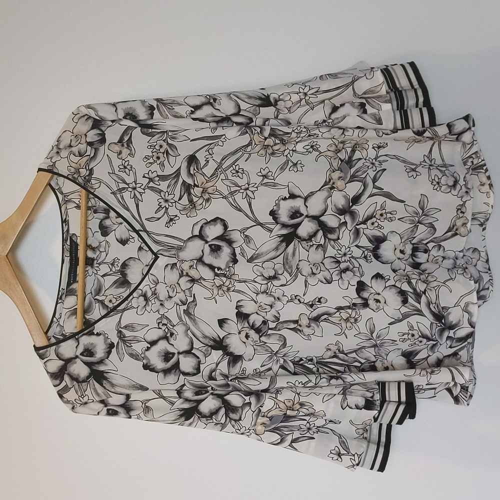 WHBM Bell sleeve floral top